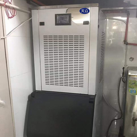 200公斤雪花制冰机交付江苏某饭店使用